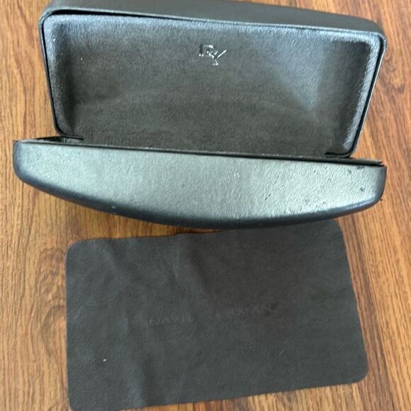 David Yurman gray pewter large sunglass case with cleaning cloth main image 7